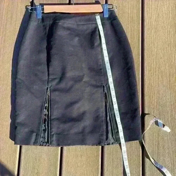 Worthington women’s size 2 petite skirt with zipper closure and zipper accents - Picture 6 of 9